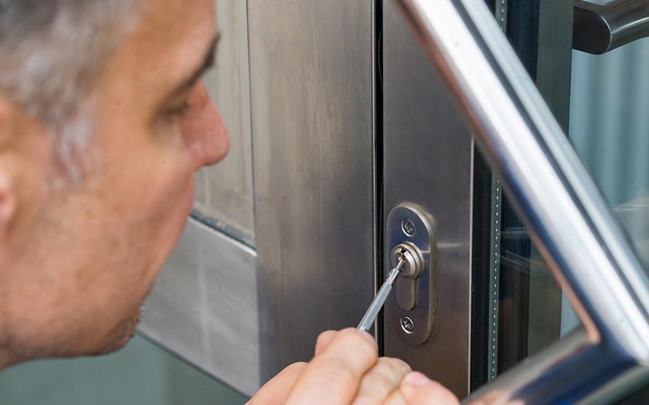 comment changer une serrure de porte d'entrée Saint-Thibault-des-Vignes